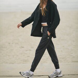 Vuori Performance Jogger in Charcoal Heather